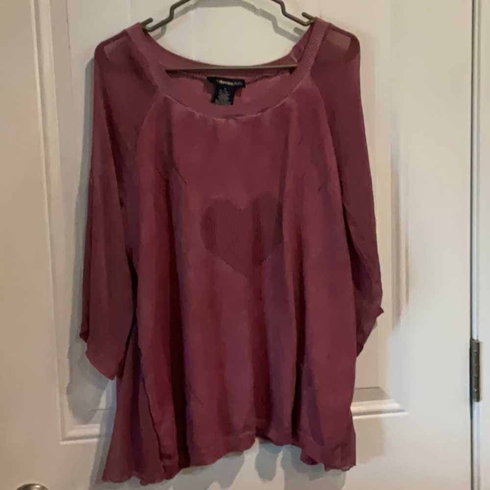 Distressed Women’s Medium Top sz Med.